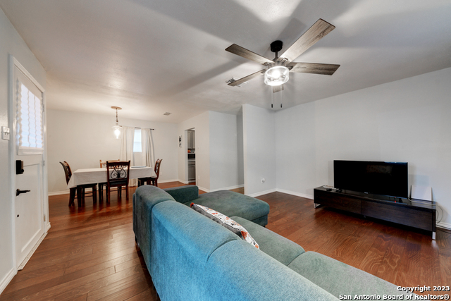 Image 10 of 29 For 453 Mitchell St W