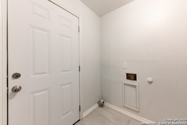 Image 15 of 29 For 453 Mitchell St W