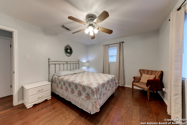 Image 18 of 29 For 453 Mitchell St W