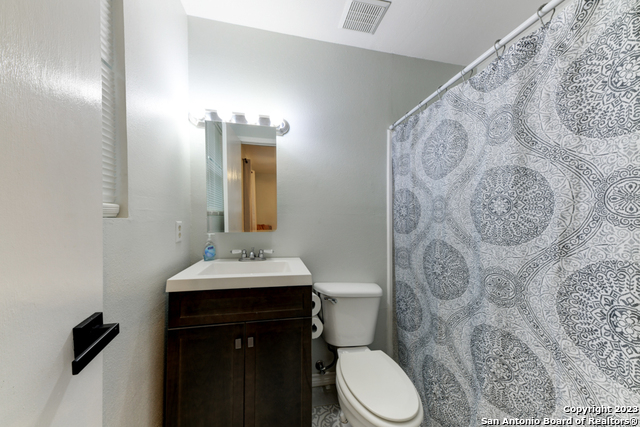 Image 20 of 29 For 453 Mitchell St W
