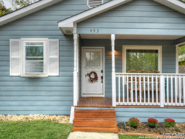 Image 4 of 29 For 453 Mitchell St W