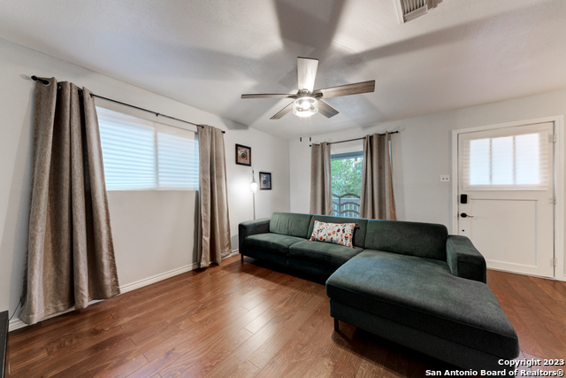 Image 9 of 29 For 453 Mitchell St W