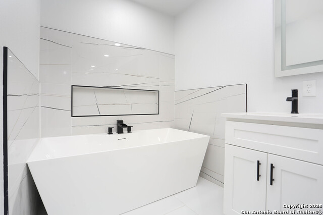 Image 17 of 27 For 8502 Ridge Stone