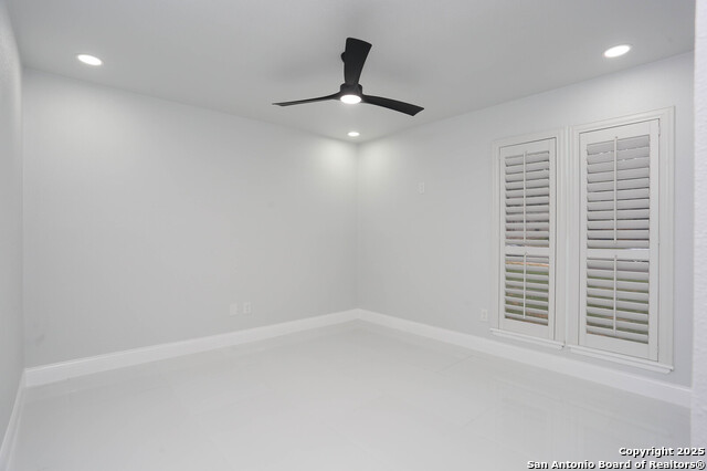 Image 18 of 27 For 8502 Ridge Stone