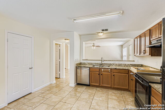 Listing photo id 9 for 1707 Guilford Ct