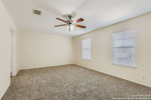 Listing photo id 13 for 1707 Guilford Ct