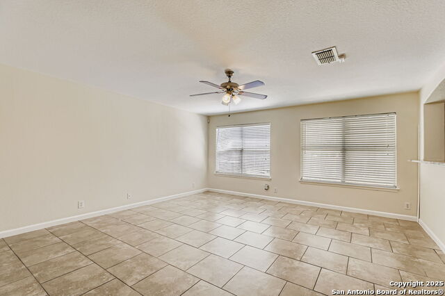 Listing photo id 4 for 1707 Guilford Ct