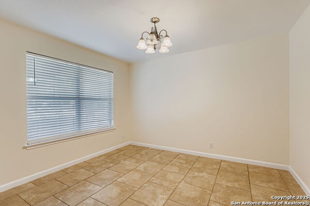 Listing photo id 6 for 1707 Guilford Ct