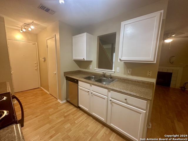 Image 10 of 28 For 6050 Bantry Bay