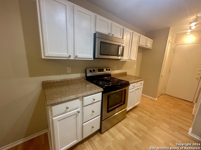 Image 11 of 28 For 6050 Bantry Bay