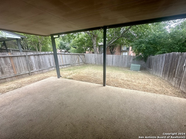 Image 24 of 28 For 6050 Bantry Bay