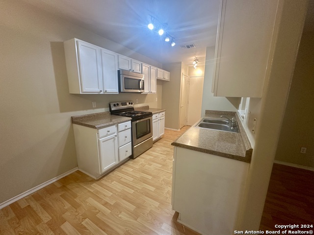 Image 9 of 28 For 6050 Bantry Bay