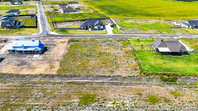Listing photo id 4 for 305 Farmhouse