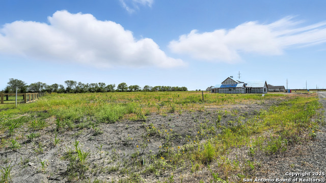 Listing photo id 6 for 305 Farmhouse