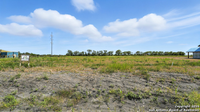 Listing photo id 7 for 305 Farmhouse