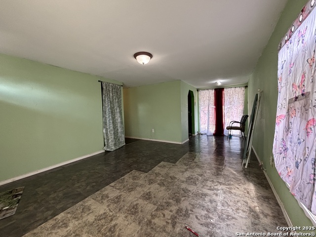 Image 10 of 17 For 371 Gillette