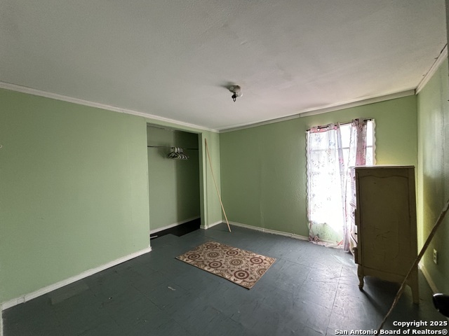 Image 14 of 17 For 371 Gillette