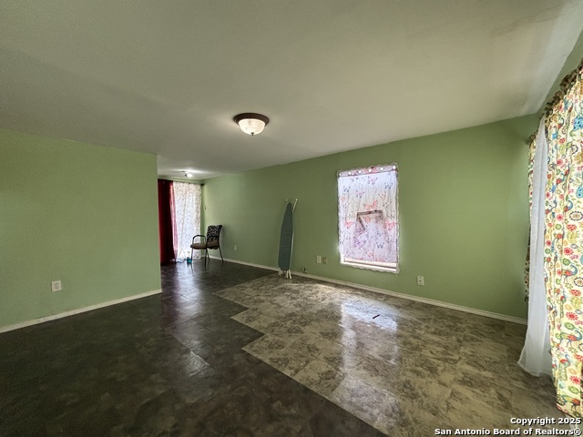 Image 9 of 17 For 371 Gillette