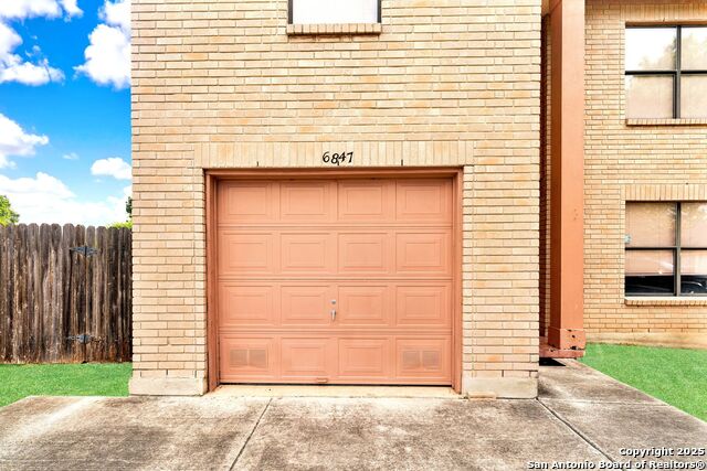 Image 11 of 39 For 6847 Evercrest