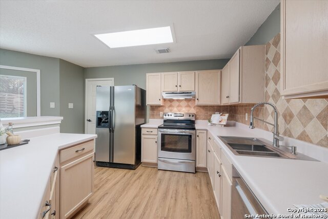 Listing photo id 8 for 9115 Windward Trce
