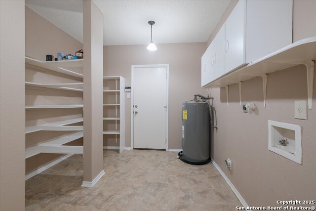Listing photo id 13 for 9115 Windward Trce