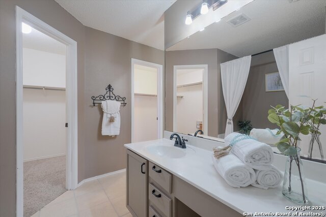Listing photo id 17 for 9115 Windward Trce