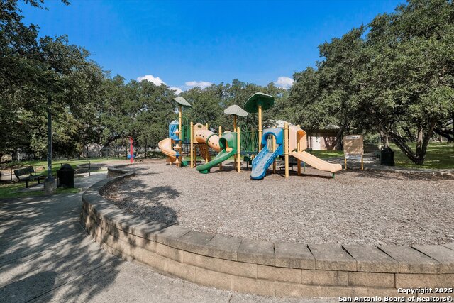 Listing photo id 30 for 9115 Windward Trce