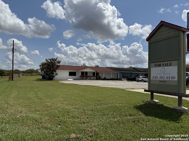 Details for 1920 10th  , Floresville, TX 78114