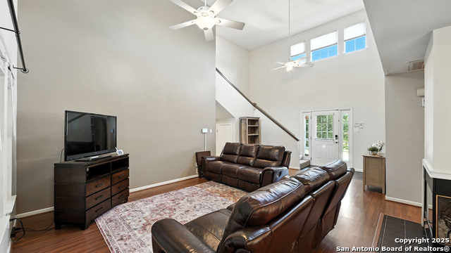 Image 21 of 50 For 642 Summerwood