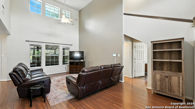 Image 3 of 50 For 642 Summerwood