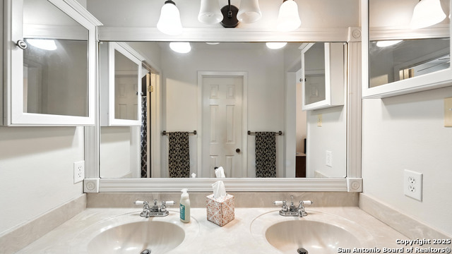 Image 33 of 50 For 642 Summerwood
