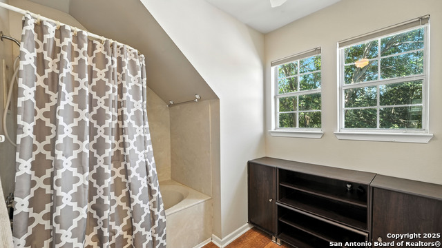 Image 34 of 50 For 642 Summerwood