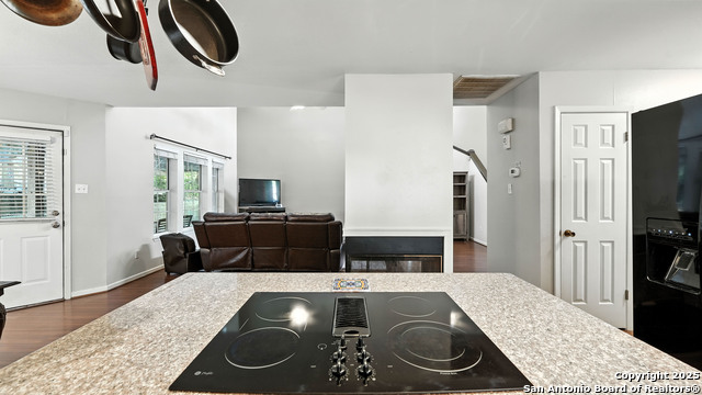 Image 4 of 50 For 642 Summerwood