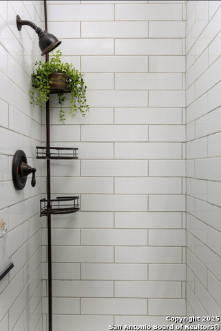 Image 21 of 28 For 647 River Village