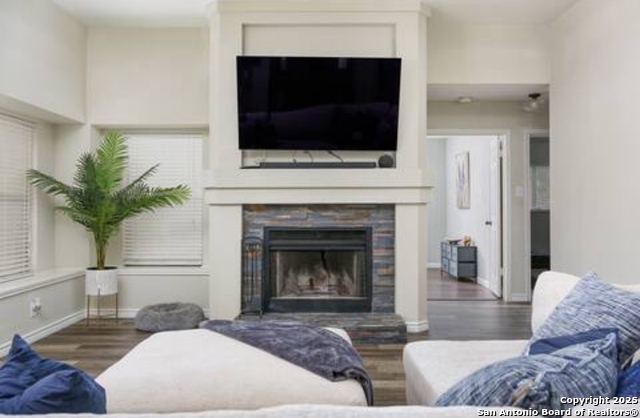 Image 5 of 28 For 647 River Village