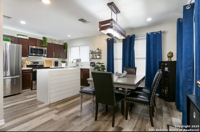 Image 7 of 28 For 647 River Village