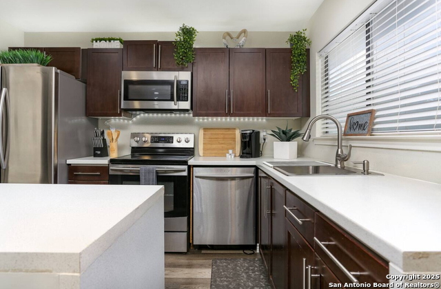 Image 9 of 28 For 647 River Village