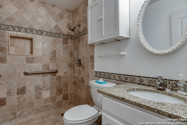 Listing photo id 9 for 5919 Hidden Boulder