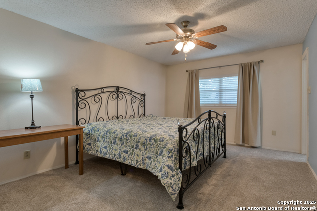 Listing photo id 12 for 5919 Hidden Boulder