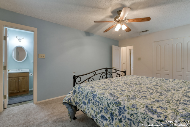 Listing photo id 13 for 5919 Hidden Boulder