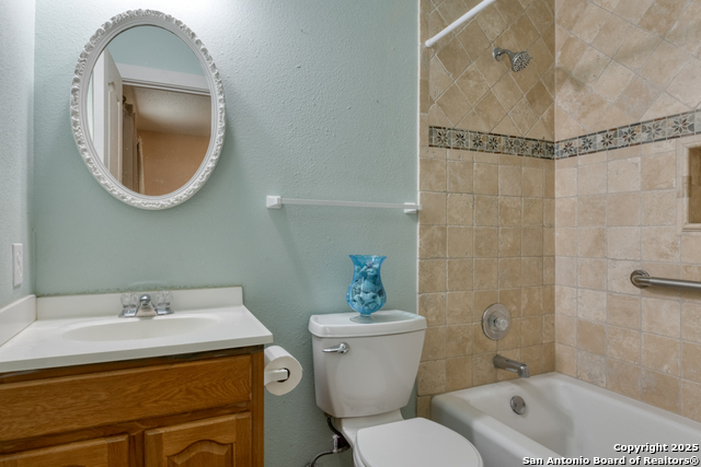 Listing photo id 14 for 5919 Hidden Boulder