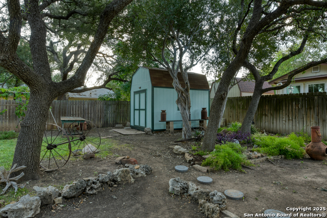 Listing photo id 17 for 5919 Hidden Boulder