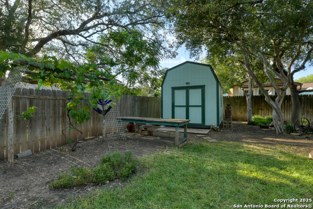 Listing photo id 19 for 5919 Hidden Boulder