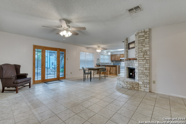 Listing photo id 2 for 5919 Hidden Boulder