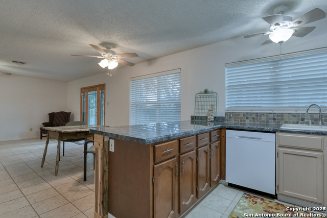 Listing photo id 7 for 5919 Hidden Boulder