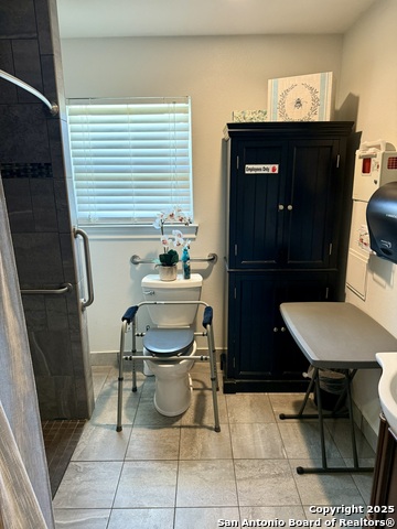 Listing photo id 15 for 8919 Saddle Trail