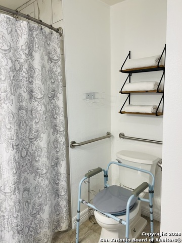 Listing photo id 31 for 8919 Saddle Trail