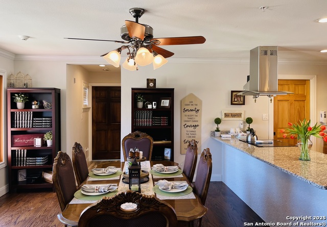 Listing photo id 4 for 8919 Saddle Trail