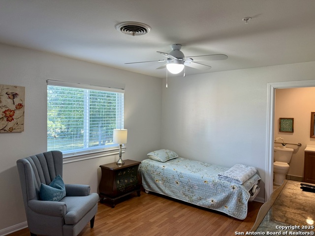 Listing photo id 7 for 8919 Saddle Trail