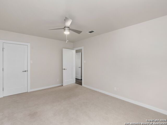 Image 24 of 56 For 144 Oakview Place E